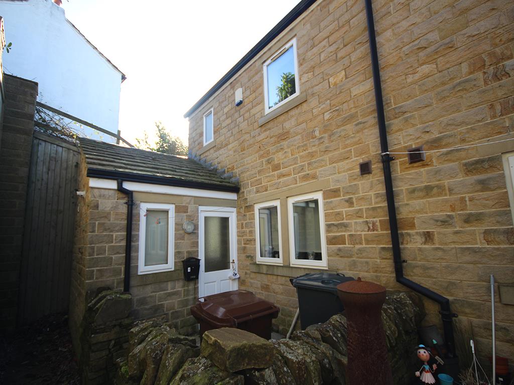3 bedroom townhouse house SSTC in Foulridge - 2017-03-09 14.48.07.jpg
